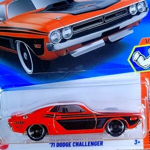 Hot Wheels '71 Dodge Challenger Orange Muscle Mania Car New 2025
